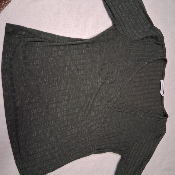 Ricki's Deep Green Ribbed V-Neck Top - Picture 2 of 3
